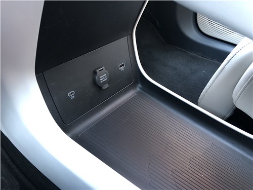 Geely EX5 (2025) USB-разъемы и розетка
