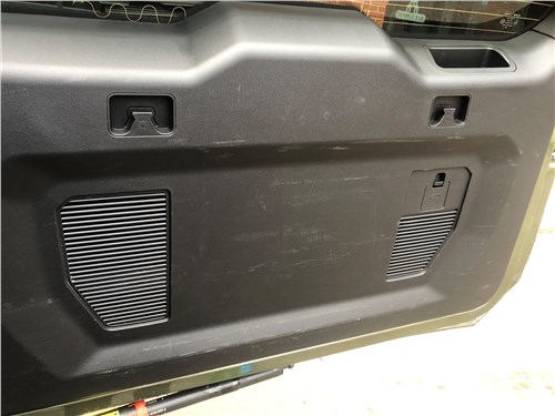 Предпросмотр tank 400 (2026) дверь багажного отсека