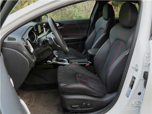 Kia ProCeed GT 2019 передние кресла