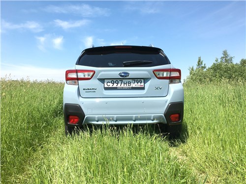 Subaru XV 2018 вид сзади