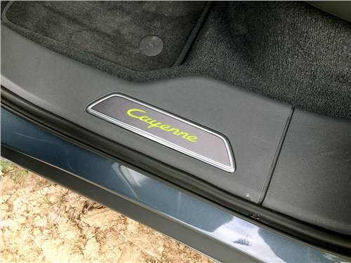 Porsche Cayenne Turbo S E-Hybrid Coupe 2020 багажное отделение