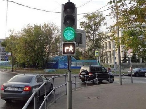 Российские водители смогут поворачивать «на пешехода»