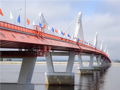 Запущено движение по мосту между Россией и Китаем