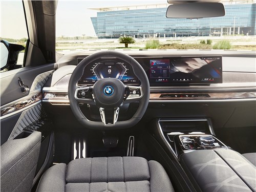 BMW i7 (2023) салон
