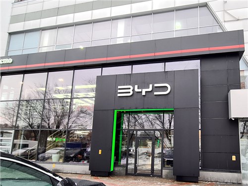 Владельцы BYD массово жалуются на переплату после запуска бесплатных функций