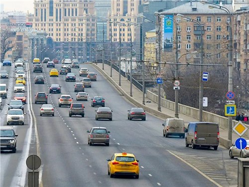 Городские власти очистят дорожные знаки от незаконной рекламы 