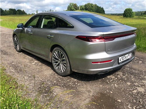 FAW Bestune B70 (2025) вид сзади