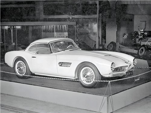 Широкой публике BMW 507 была впервые представлена на Франкфуртском автосалоне 1955 года 