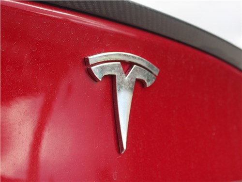 Tesla пришлось «отказаться» от автопилота Full Self Driving в Китае