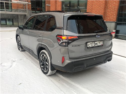 Предпросмотр subaru forester (2023) вид сзади
