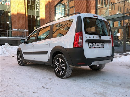Предпросмотр lada largus cross (2021) вид сзади