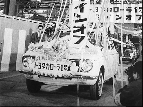 Первая E10 сходит с конвейера завода Такаока в 1966 году. Начатая тогда история семейства Corolla продолжается до наших дней