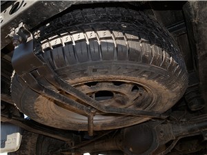 UAZ Pickup 2014 запасное колесо