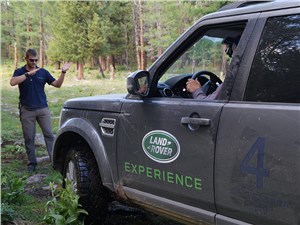 Land Rover Discovery 2014 вид сбоку