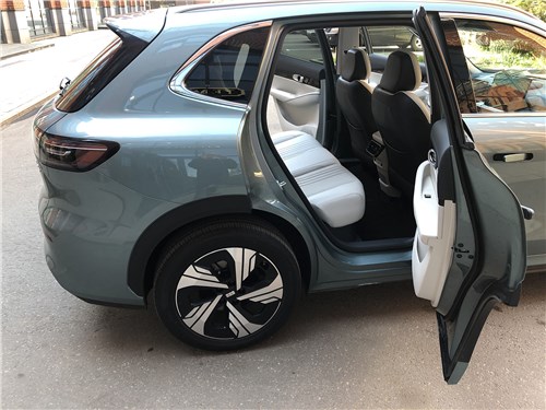 Geely EX5 (2025) второй ряд