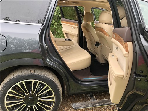 Aito Seres M7 (2023) задний ряд