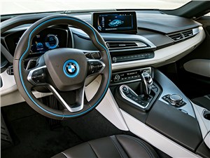 BMW i8 2014 салон