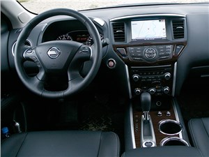 Nissan Pathfinder 2012 водительское место