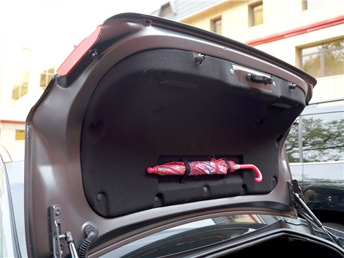 Peugeot 408 2012 крышка багажника