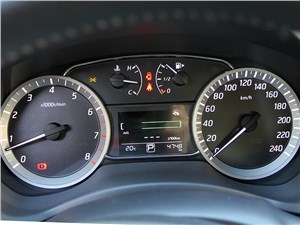 Nissan Sentra 2013 приборная панель