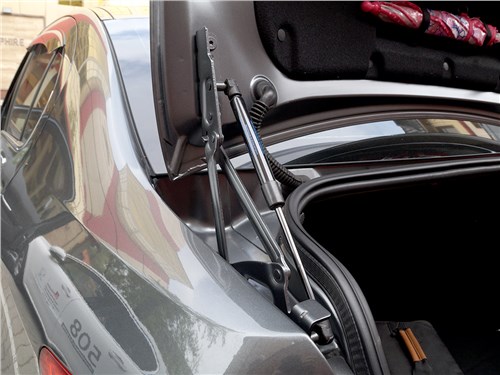 Peugeot 408 2012 крышка багажника