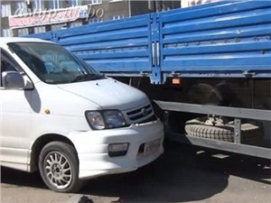 Водителям грузовиков и автобусов запретят идти на обгон