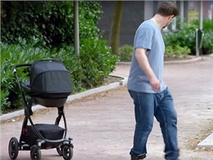 Volkswagen разработала детскую коляску с автопилотом