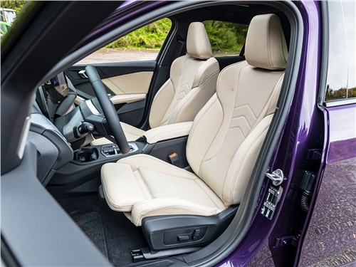 BMW 1-Series (2025) передние кресла
