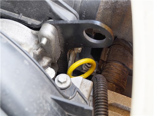 Renault Kangoo 2014 щуп для проверки уровня масла 