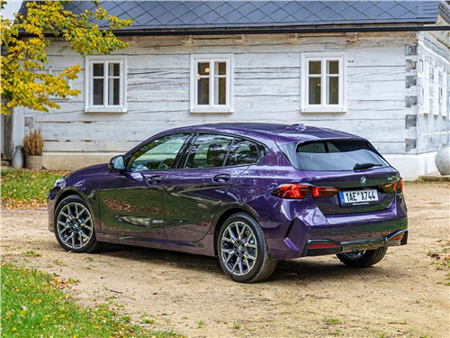 BMW 1-Series (2025) вид сзади