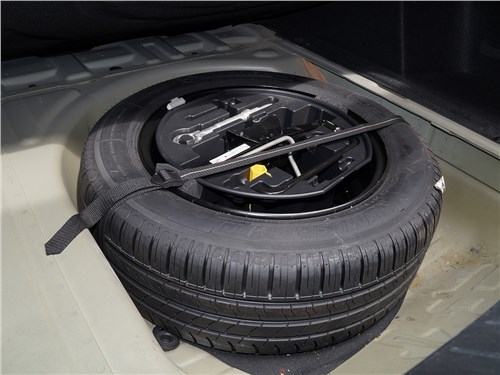 Peugeot 408 2012 запасное колесо
