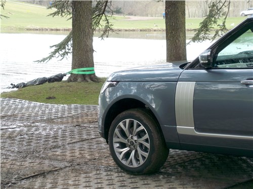 Land Rover Range Rover PHEV 2018 вид сбоку