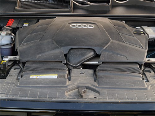 Audi Q8 2019 моторный отсек