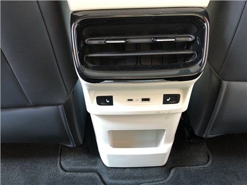 Geely EX5 (2025) второй ряд