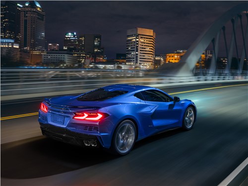 Chevrolet Corvette E-Ray (2024) вид сзади