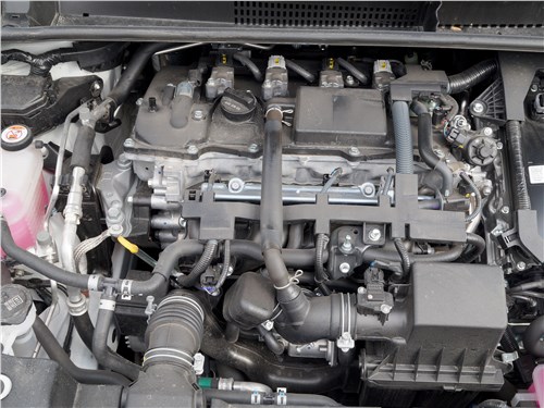 Toyota Prius 2016 моторный отсек