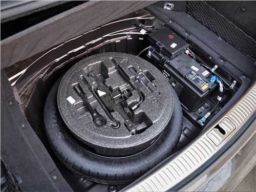 Hyundai Genesis G90 2019 багажное отделение