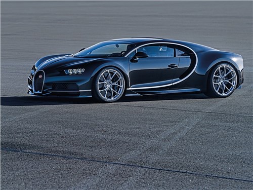 Bugatti Chiron 2017 вид сбоку