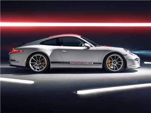 Porsche 911 R 2017 вид сбоку