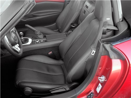 Mazda MX-5 2015 передние кресла