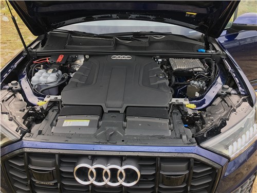 Audi Q7 (2020) моторный отсек
