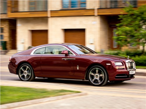 Rolls-Royce Wraith 2013 вид сбоку