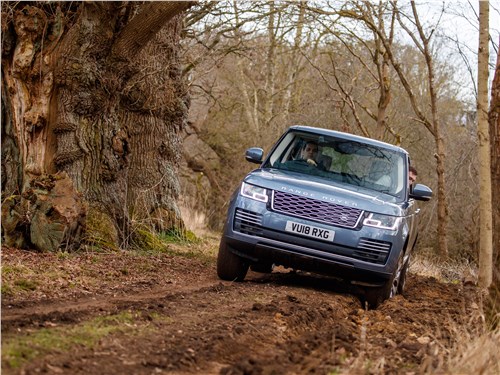 Land Rover Range Rover PHEV 2018 вид спереди