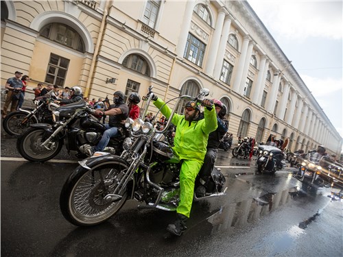 Гостями фестиваля стали около 85 тыс. человек из 27 стран, в том числе более 3,2 тыс. на мотоциклах