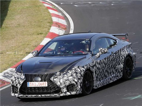 Lexus «заряжает» купе RCF
