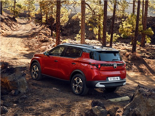 Citroen C3 Aircross вид сзади