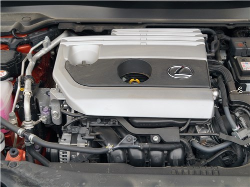 Lexus UX 200 2019 моторный отсек