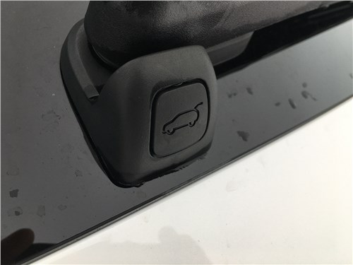 Предпросмотр genesis gv70 (2021) кнопка открывания багажника