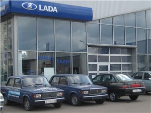 Продажи автомобилей LADA за восемь месяцев упали почти на 11%