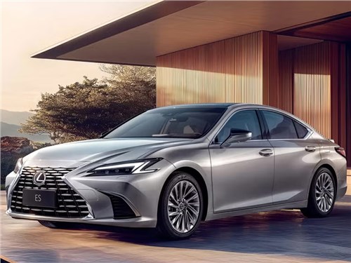 Lexus ES получил обновление 